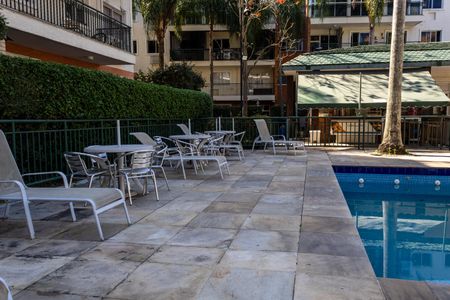 Apartamento à venda com 143m², 3 quartos e 1 vaga Apartamento à venda com 143m², 3 quartos e 1 vagaÁrea comum - Piscina