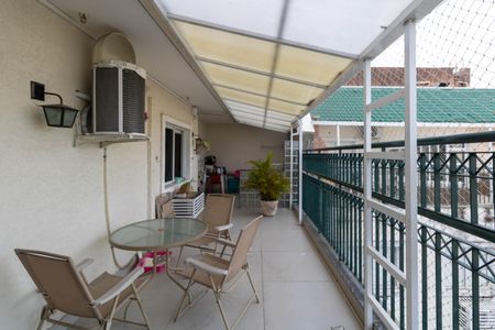 Apartamento à venda com 143m², 3 quartos e 1 vaga Apartamento à venda com 143m², 3 quartos e 1 vagaTerraço