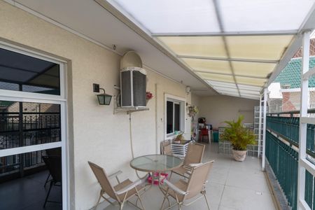 Apartamento à venda com 143m², 3 quartos e 1 vaga Apartamento à venda com 143m², 3 quartos e 1 vagaTerraço