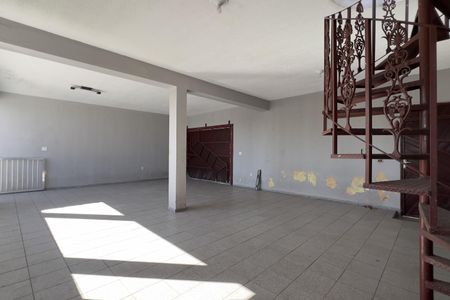 Casa para alugar com 300m², 2 quartos e 4 vagas Casa para alugar com 300m², 2 quartos e 4 vagasGaragem