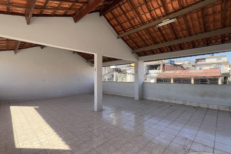 Casa para alugar com 300m², 2 quartos e 4 vagas Casa para alugar com 300m², 2 quartos e 4 vagasÁrea externa
