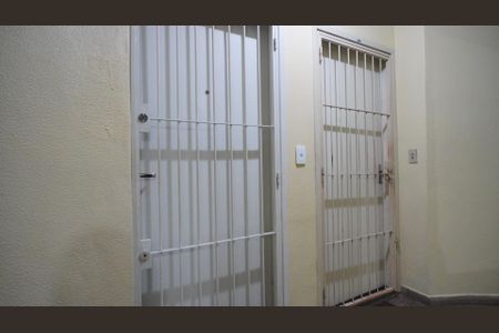 Apartamento à venda com 40m², 1 quarto e 1 vaga Apartamento à venda com 40m², 1 quarto e 1 vagaGrade na entrada do imóvel