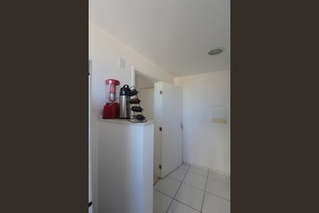 Cozinha e Área de Serviço de apartamento para alugar com 2 quartos, 52m² em Jardim Guanabara, Belo Horizonte