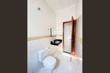 Casa à venda com 83m², 3 quartos e 2 vagas Casa à venda com 83m², 3 quartos e 2 vagasBanheiro