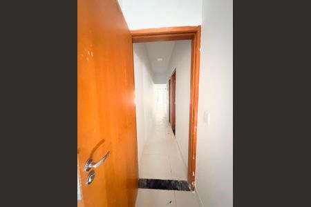 Casa à venda com 83m², 3 quartos e 2 vagas Casa à venda com 83m², 3 quartos e 2 vagasCorredor