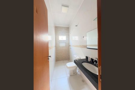 Casa à venda com 83m², 3 quartos e 2 vagas Casa à venda com 83m², 3 quartos e 2 vagasBanheiro
