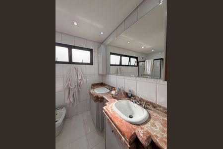 Apartamento para alugar com 280m², 4 quartos e 3 vagasBanheiro da Suíte 2