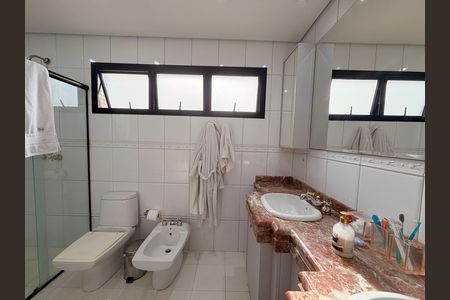Apartamento para alugar com 280m², 4 quartos e 3 vagasBanheiro da Suíte 2