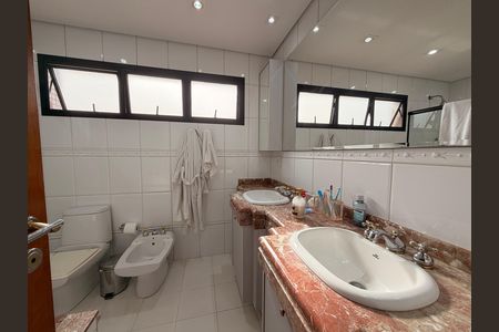 Apartamento para alugar com 280m², 4 quartos e 3 vagasBanheiro da Suíte 2