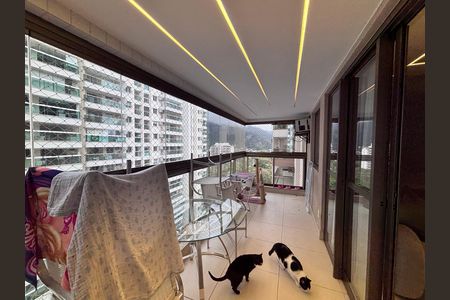 Apartamento à venda com 83m², 3 quartos e 1 vagaVaranda