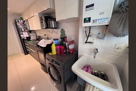 Apartamento à venda com 83m², 3 quartos e 1 vagaÁrea de Serviço