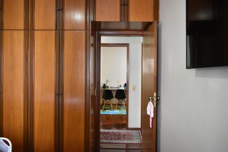 Apartamento à venda com 160m², 4 quartos e 2 vagasQuarto 2