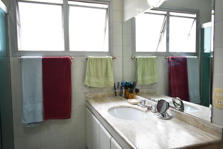 Apartamento à venda com 160m², 4 quartos e 2 vagasBanheiro da Suíte