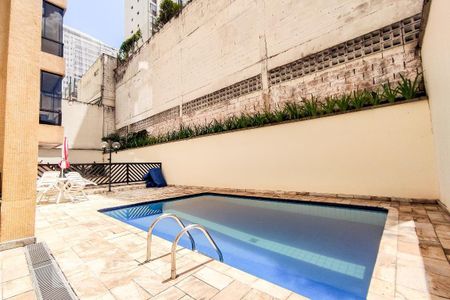 Apartamento à venda com 160m², 4 quartos e 2 vagas Apartamento à venda com 160m², 4 quartos e 2 vagasÁrea comum - Piscina