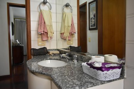 Apartamento à venda com 160m², 4 quartos e 2 vagasBanheiro 1