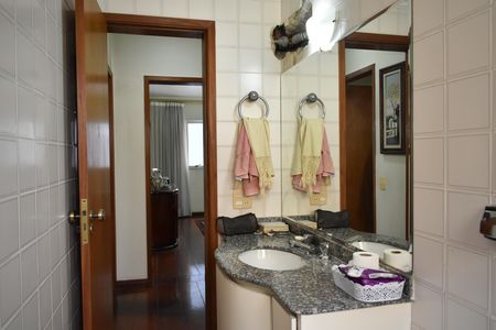 Banheiro 1 de apartamento à venda com 4 quartos, 160m² em Vila Monte Alegre, São Paulo