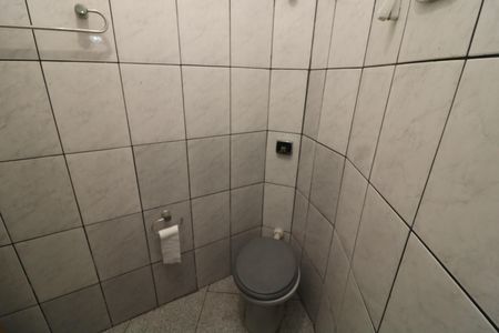 Casa para alugar com 320m², 5 quartos e 3 vagasBanheiro 2