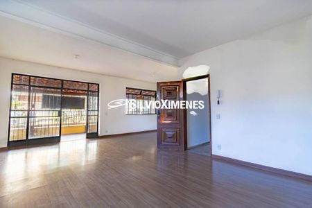 Casa à venda com 320m², 4 quartos e 2 vagas