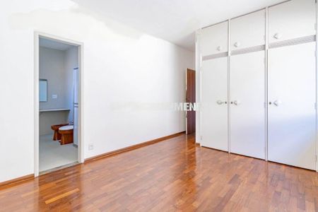 Casa à venda com 320m², 4 quartos e 2 vagas