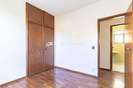 Casa à venda com 320m², 4 quartos e 2 vagas