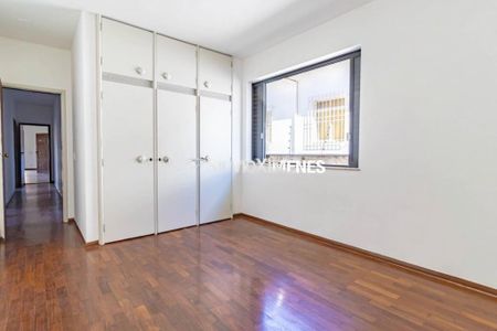 Casa à venda com 320m², 4 quartos e 2 vagas