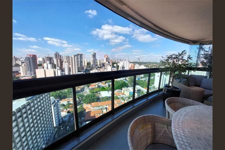 Apartamento à venda com 218m², 3 quartos e 4 vagas