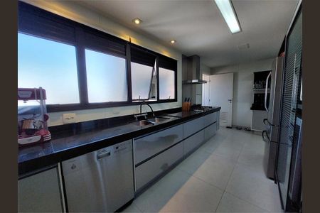 Apartamento à venda com 218m², 3 quartos e 4 vagas