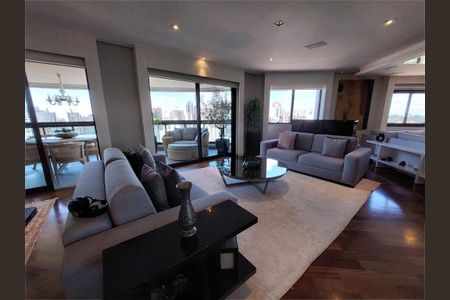 Apartamento à venda com 218m², 3 quartos e 4 vagas