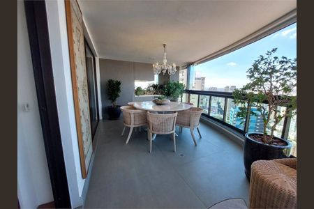 Apartamento à venda com 218m², 3 quartos e 4 vagas