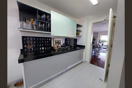 Apartamento à venda com 218m², 3 quartos e 4 vagas