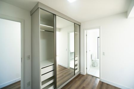 Apartamento à venda com 110m², 2 quartos e 2 vagas Apartamento à venda com 110m², 2 quartos e 2 vagasCloset da suíte 01