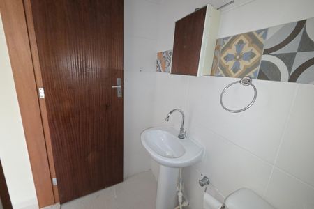 Banheiro de casa de condomínio para alugar com 2 quartos, 41m² em Cidade das Crianças, Praia Grande