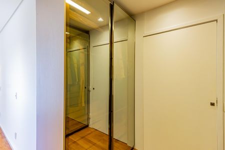 Apartamento para alugar com 100m², 2 quartos e 2 vagas Apartamento para alugar com 100m², 2 quartos e 2 vagasCloset da suíte 1