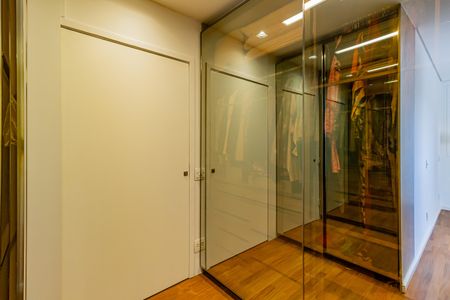 Apartamento para alugar com 100m², 2 quartos e 2 vagas Apartamento para alugar com 100m², 2 quartos e 2 vagasCloset da suíte 1