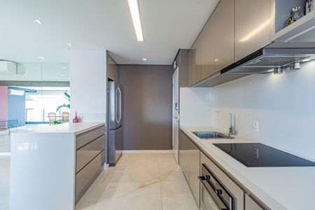 Apartamento para alugar com 100m², 2 quartos e 2 vagas Apartamento para alugar com 100m², 2 quartos e 2 vagasCozinha e Área de Serviço