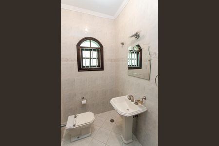 Casa à venda com 250m², 3 quartos e 2 vagas Casa à venda com 250m², 3 quartos e 2 vagasSala - Lavabo