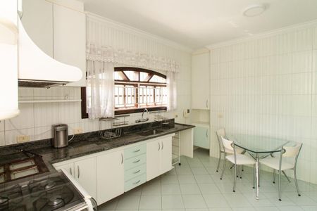 Casa à venda com 250m², 3 quartos e 2 vagas Casa à venda com 250m², 3 quartos e 2 vagasCozinha