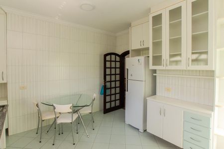 Casa à venda com 250m², 3 quartos e 2 vagas Casa à venda com 250m², 3 quartos e 2 vagasCozinha