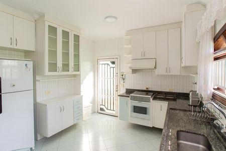 Casa à venda com 250m², 3 quartos e 2 vagas Casa à venda com 250m², 3 quartos e 2 vagasCozinha