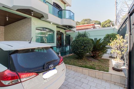 Casa à venda com 250m², 3 quartos e 2 vagas Casa à venda com 250m², 3 quartos e 2 vagasGaragem