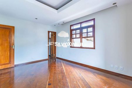 Casa à venda com 7 quartos, 640m² em Santa Tereza, Belo Horizonte