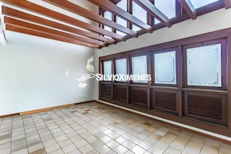 Casa à venda com 7 quartos, 640m² em Santa Tereza, Belo Horizonte