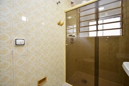 banheiro de apartamento para alugar com 1 quarto, 45m² em Pinheiros, São Paulo