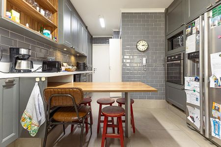 Apartamento para alugar com 149m², 3 quartos e 2 vagas Apartamento para alugar com 149m², 3 quartos e 2 vagasCozinha