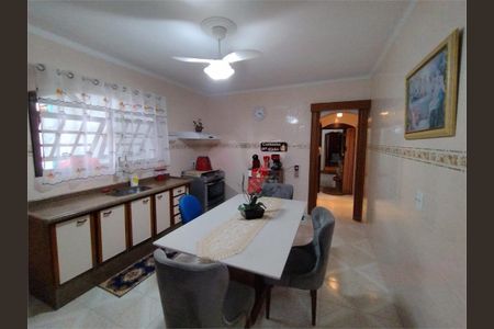 Casa à venda com 3 quartos, 209m² em Jardim Sapopemba, São Paulo