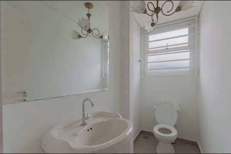 Casa à venda com 420m², 5 quartos e 3 vagas Casa à venda com 420m², 5 quartos e 3 vagasLavabo