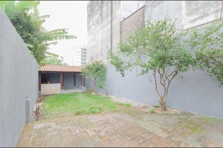 Casa à venda com 420m², 5 quartos e 3 vagas Casa à venda com 420m², 5 quartos e 3 vagasQuintal/Jardim