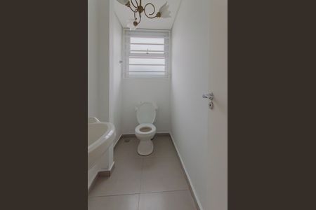 Casa à venda com 420m², 5 quartos e 3 vagas Casa à venda com 420m², 5 quartos e 3 vagasLavabo