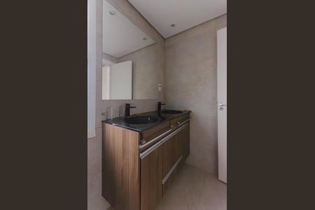Casa à venda com 420m², 5 quartos e 3 vagas Casa à venda com 420m², 5 quartos e 3 vagasBanheiro da Suíte