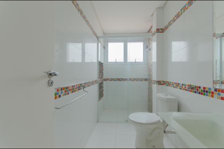 Casa à venda com 420m², 5 quartos e 3 vagas Casa à venda com 420m², 5 quartos e 3 vagasBanheiro Social